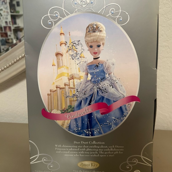 Disney’s Cinderella Brass Key Keepsakes Collector’s Edition Porcelain Doll - Picture 4 of 6